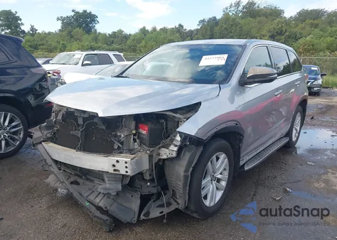 2016 Toyota Highlander Le z USA, uszkodzony, nr VIN 5TDZARFH8GS021448